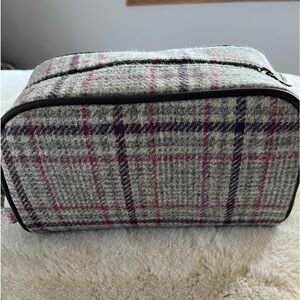 Women’s MOON tweed toiletry bag.